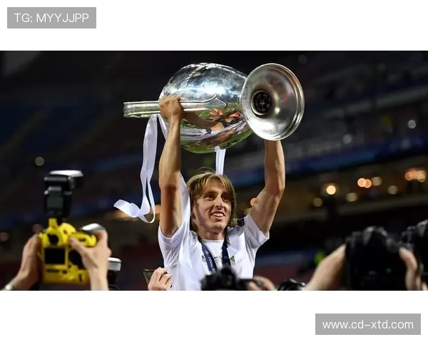 欧冠三连冠时期中场核心：莫德里奇的巅峰统治力