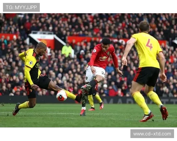 内维斯在曼城中场体系中的控场能力与远射表现解析